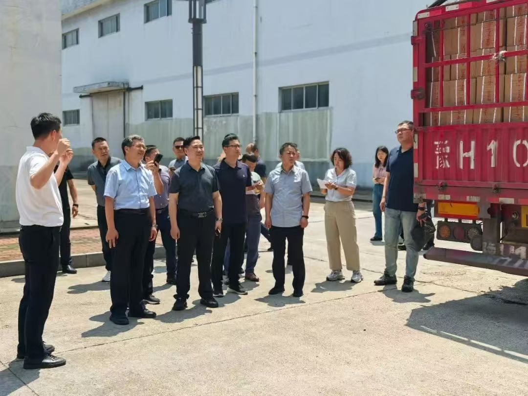 共護(hù)邊疆茶香 新疆供銷(xiāo)社調(diào)研組深入益陽(yáng)茶廠考察